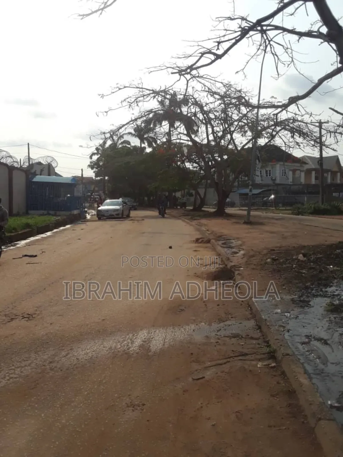Land in a Gated Close Measuring 800sqm