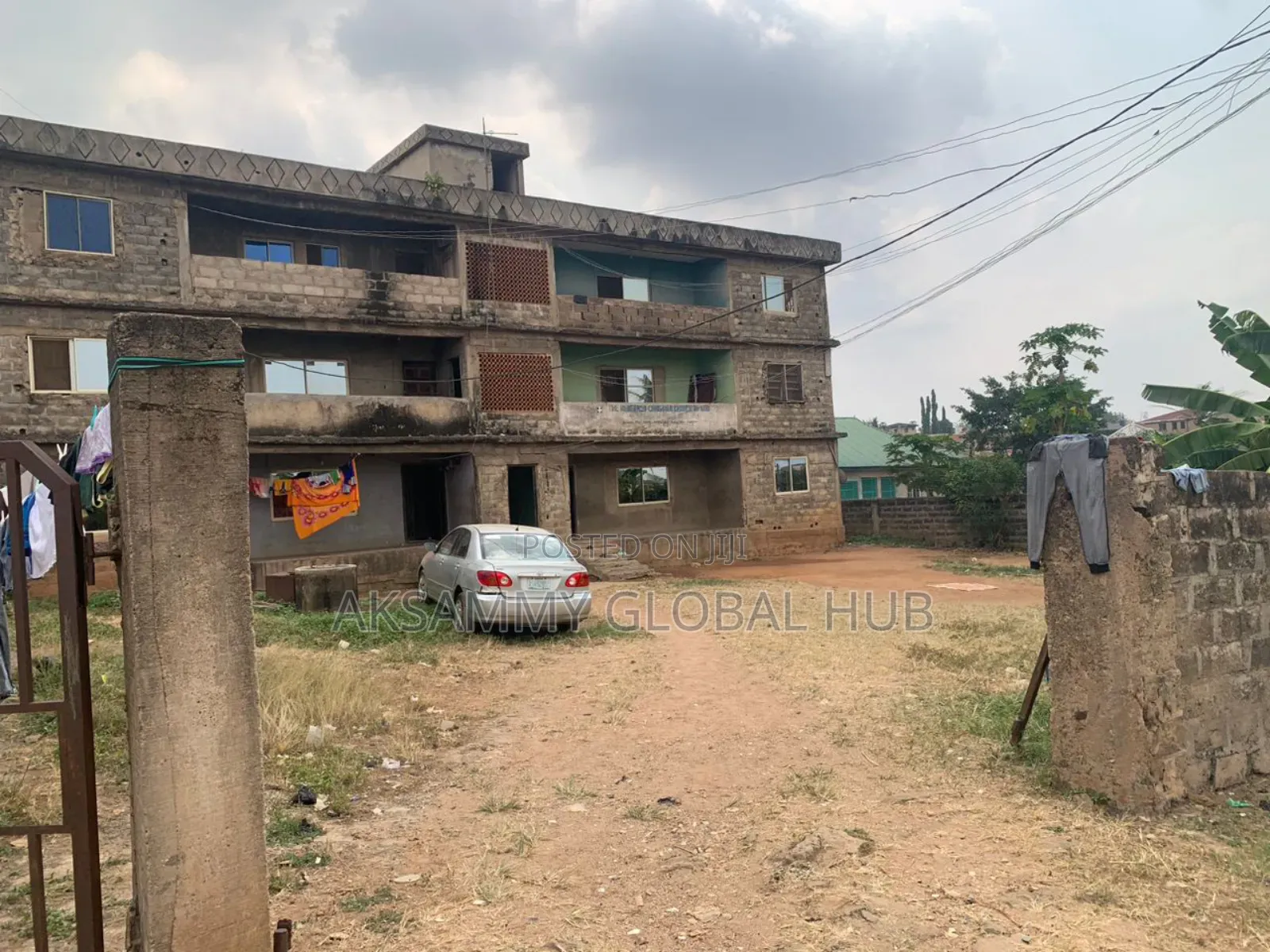 18bdrm Block of Flats in Bodija, Ibadan for sale