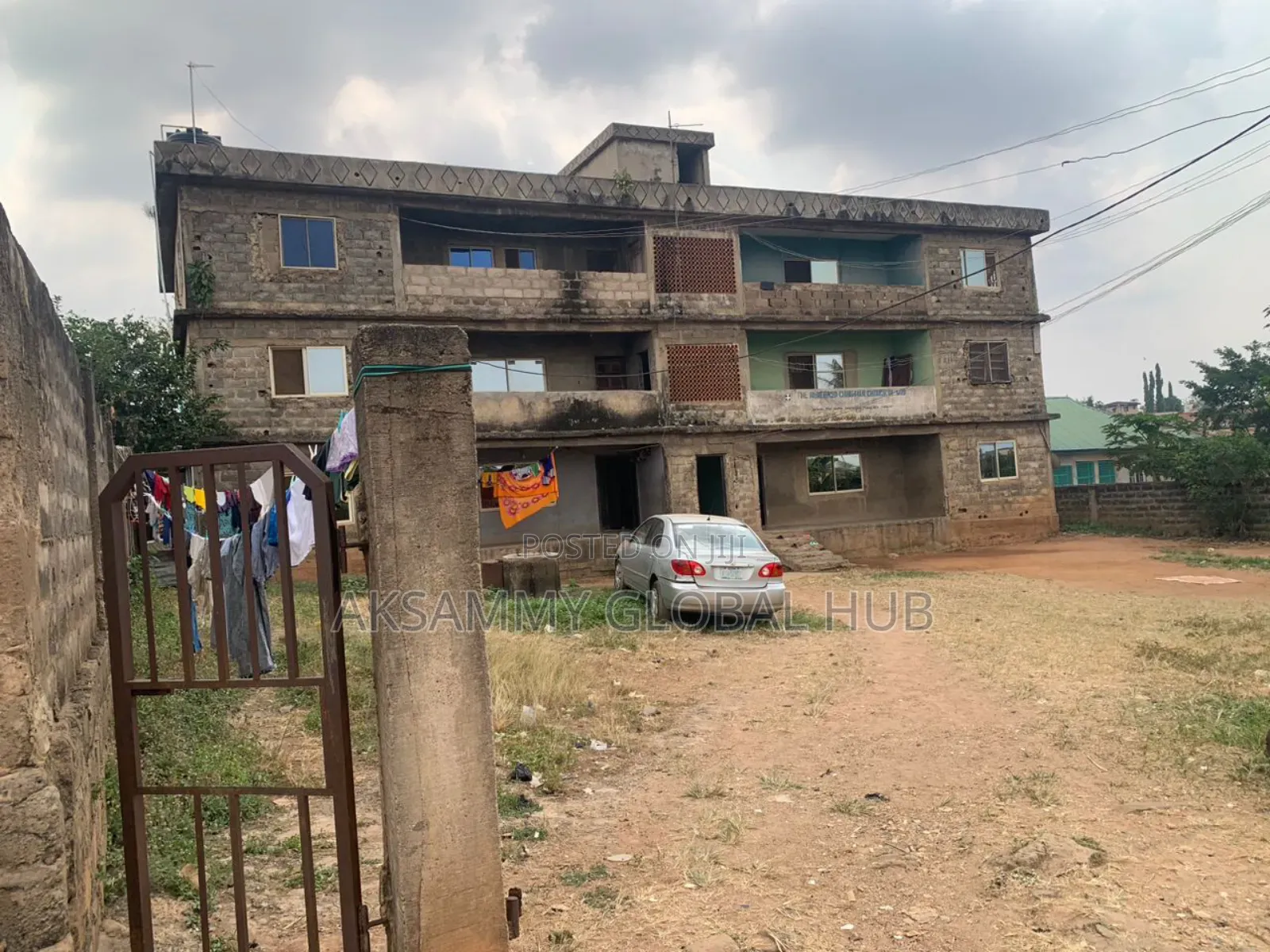 18bdrm Block of Flats in Bodija, Ibadan for sale