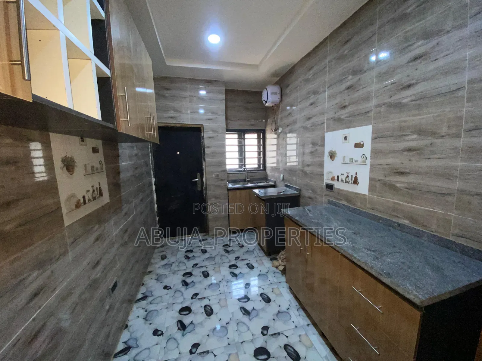 4bdrm Duplex in Gwarinpa for sale