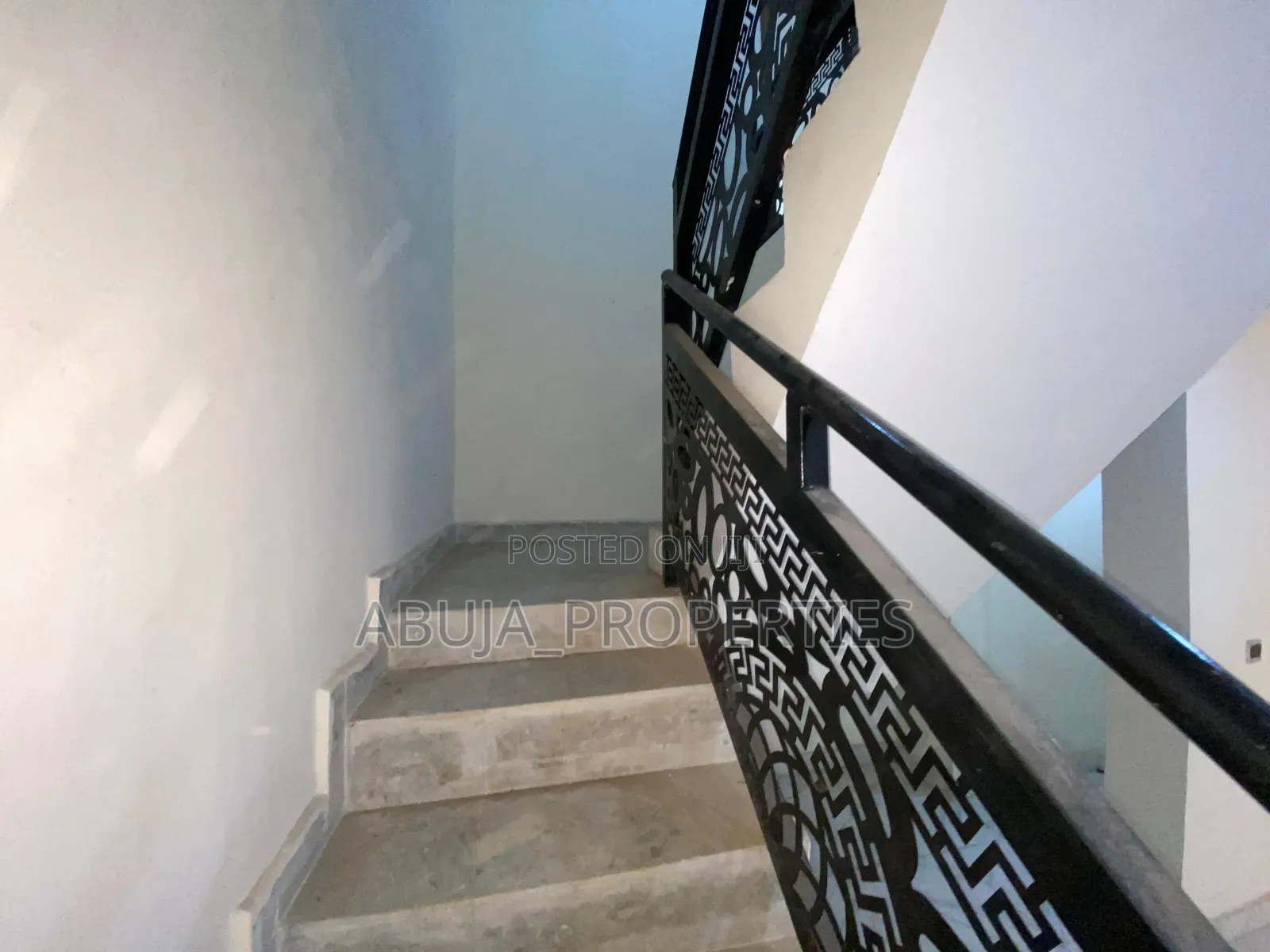 4bdrm Duplex in Gwarinpa for sale