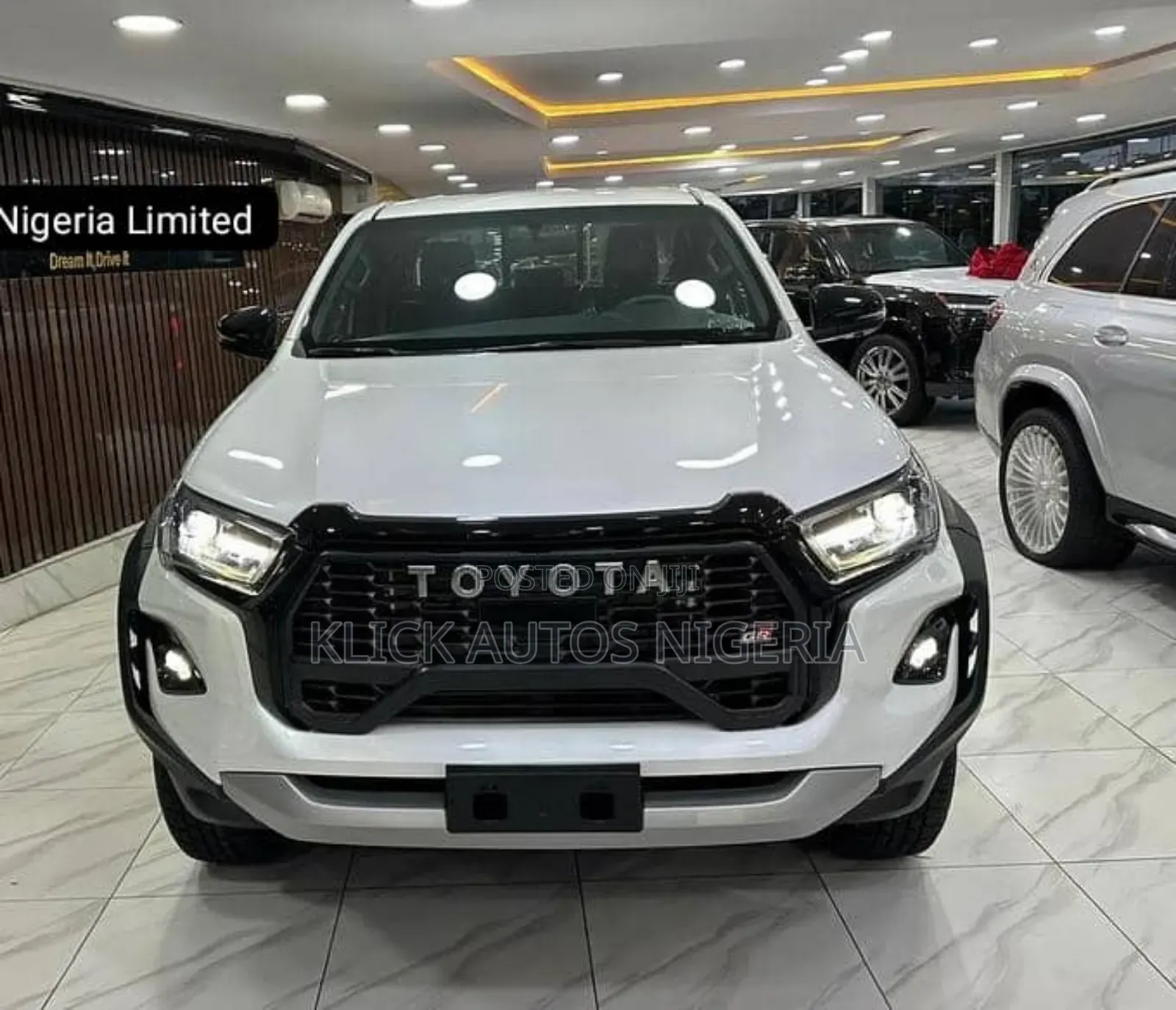 New Toyota Hilux 2025 White