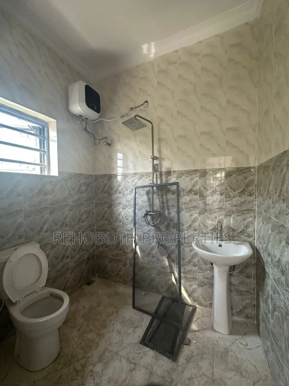 2bdrm Apartment in Beside Hebron Court, Idishin for rent