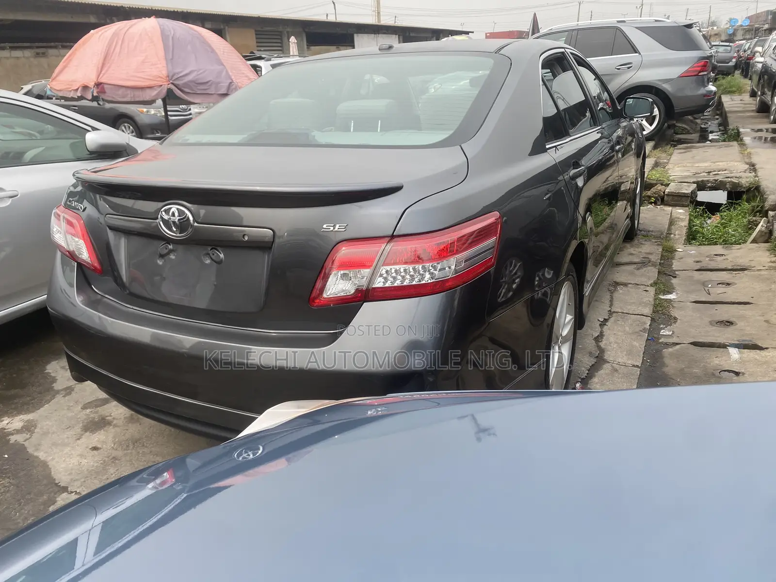 Toyota Camry SE 4dr Sedan (2.5L 4cyl 6A) 2011 Gray