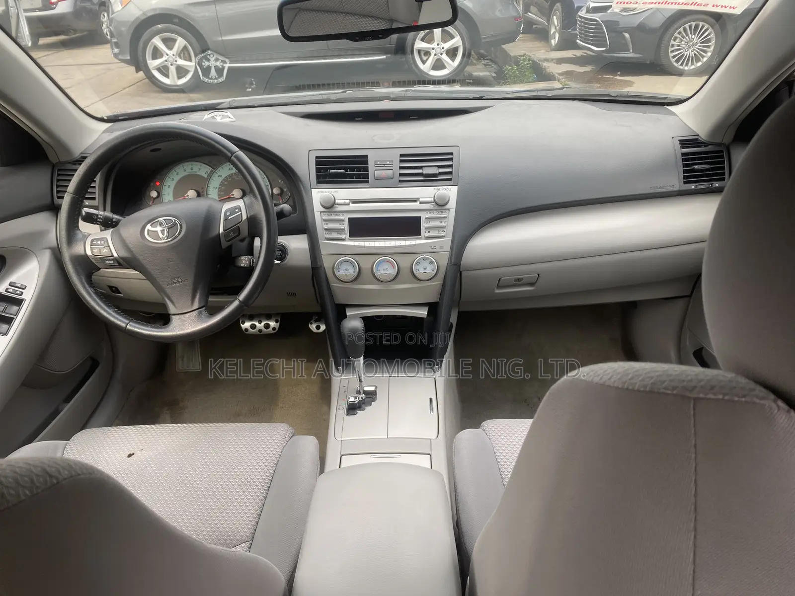 Toyota Camry SE 4dr Sedan (2.5L 4cyl 6A) 2011 Gray