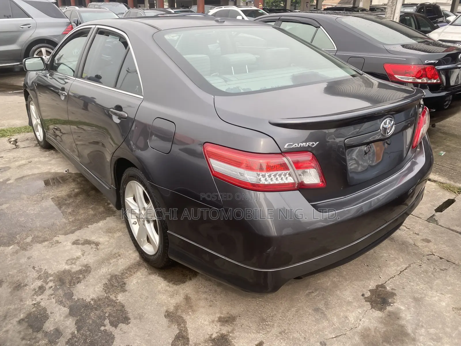 Toyota Camry SE 4dr Sedan (2.5L 4cyl 6A) 2011 Gray
