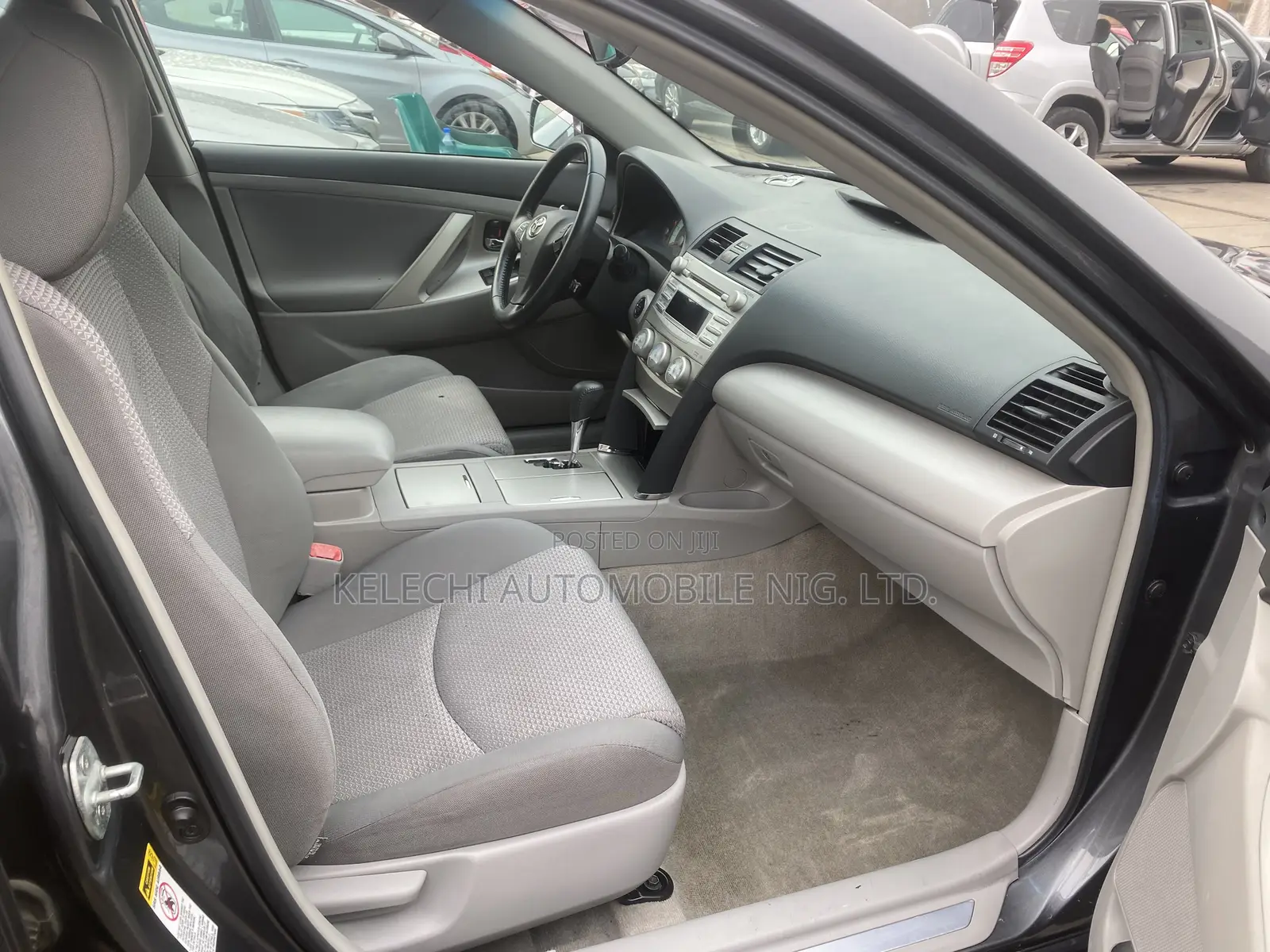 Toyota Camry SE 4dr Sedan (2.5L 4cyl 6A) 2011 Gray