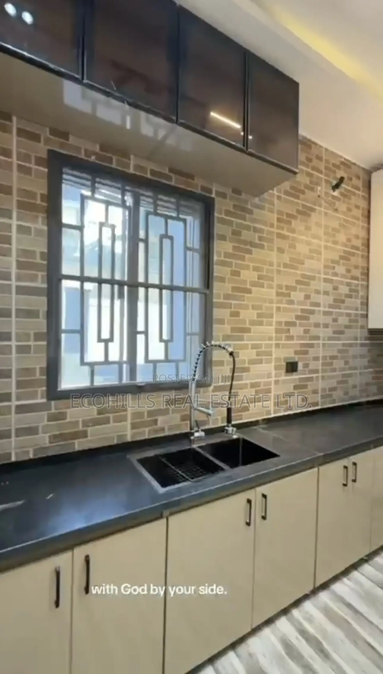 5bdrm Duplex in Asokoro for sale