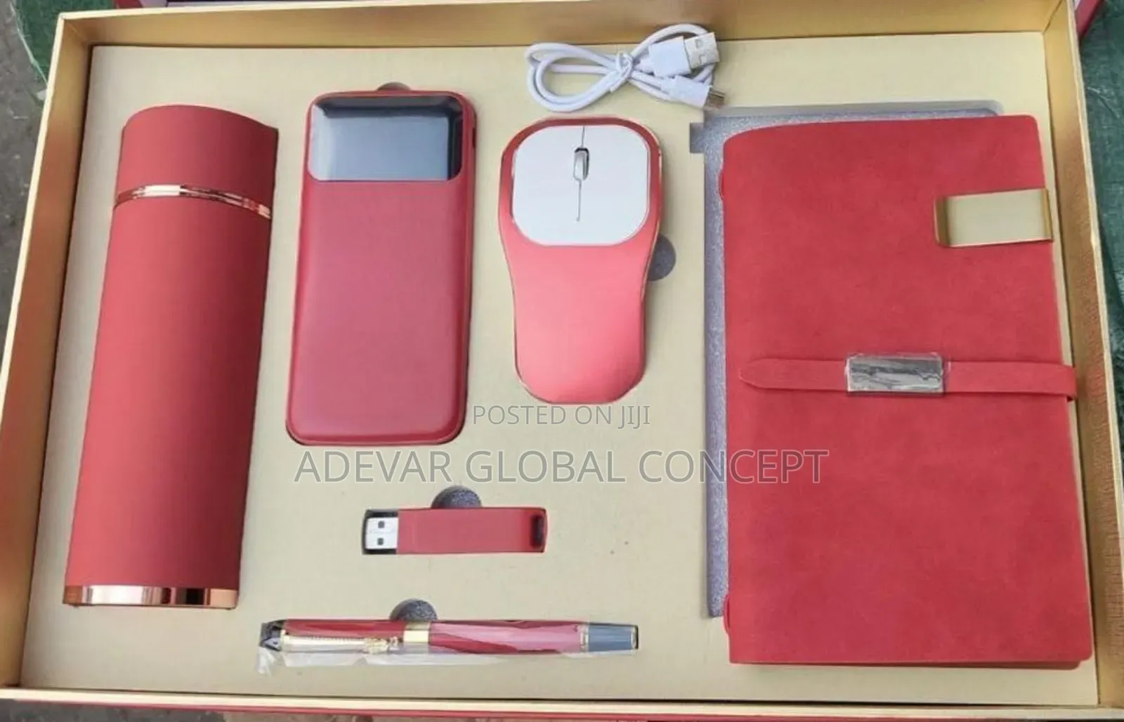 Exclusive Corporate Gift Set
Insulated Flask, Power Bank,
Pen Etc