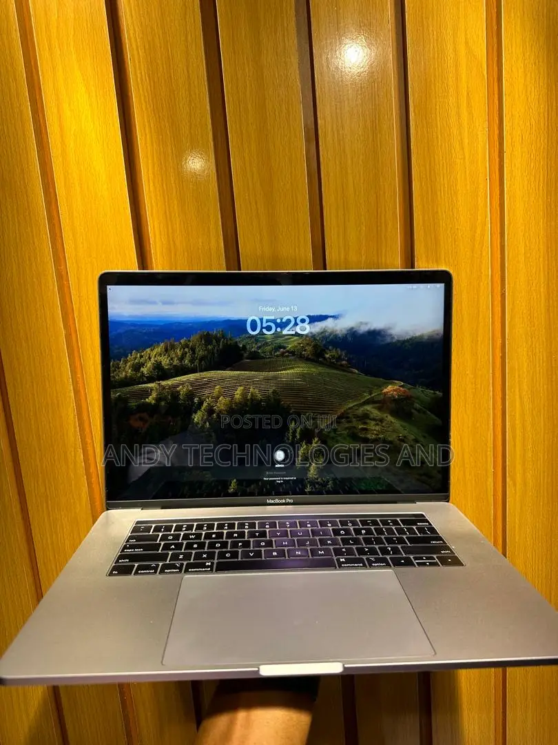 Laptop Apple MacBook 2018 16GB Intel Core I7 HDD+SSD 1T