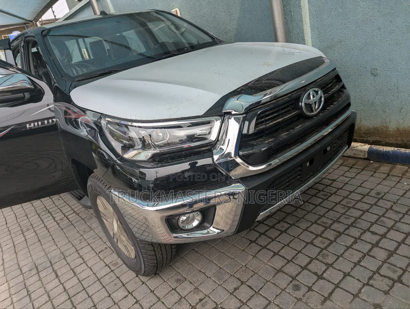 New Toyota Hilux 2025 Black