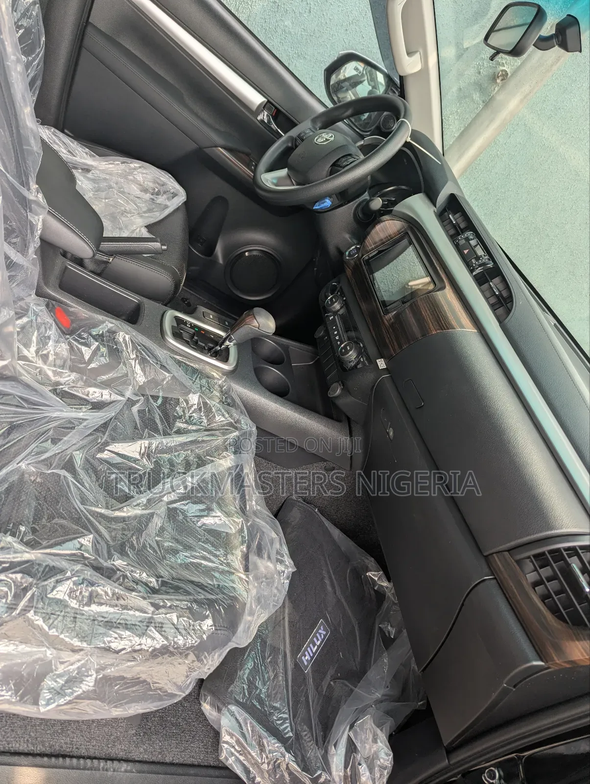 New Toyota Hilux 2025 Black