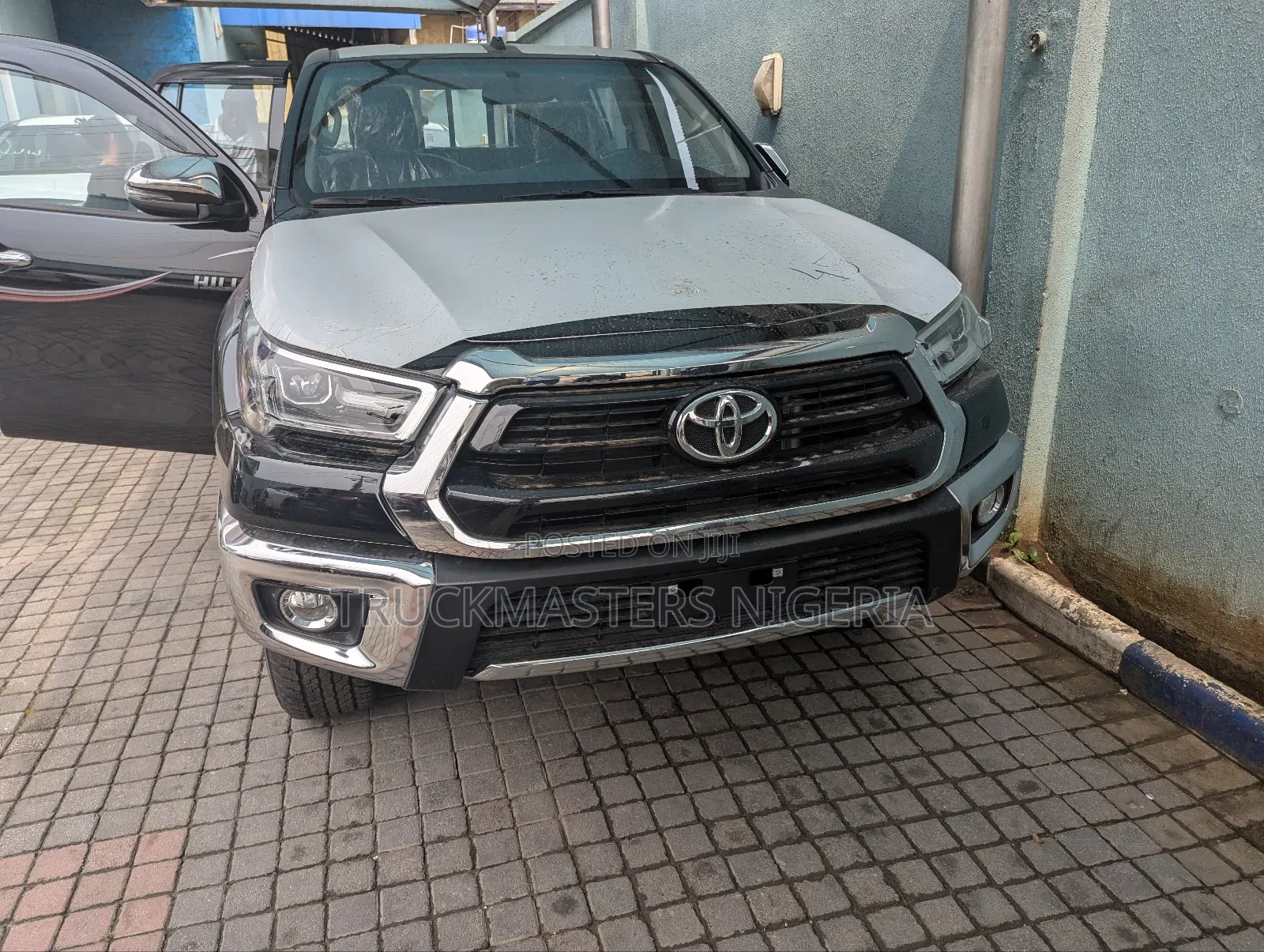 New Toyota Hilux 2025 Black