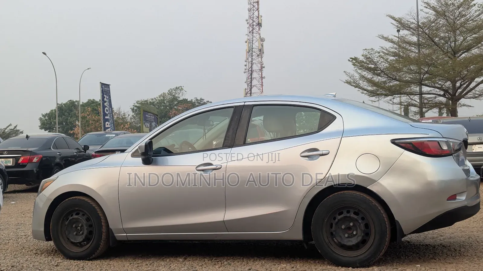 Toyota Yaris LE Sedan 4dr 2019 Silver