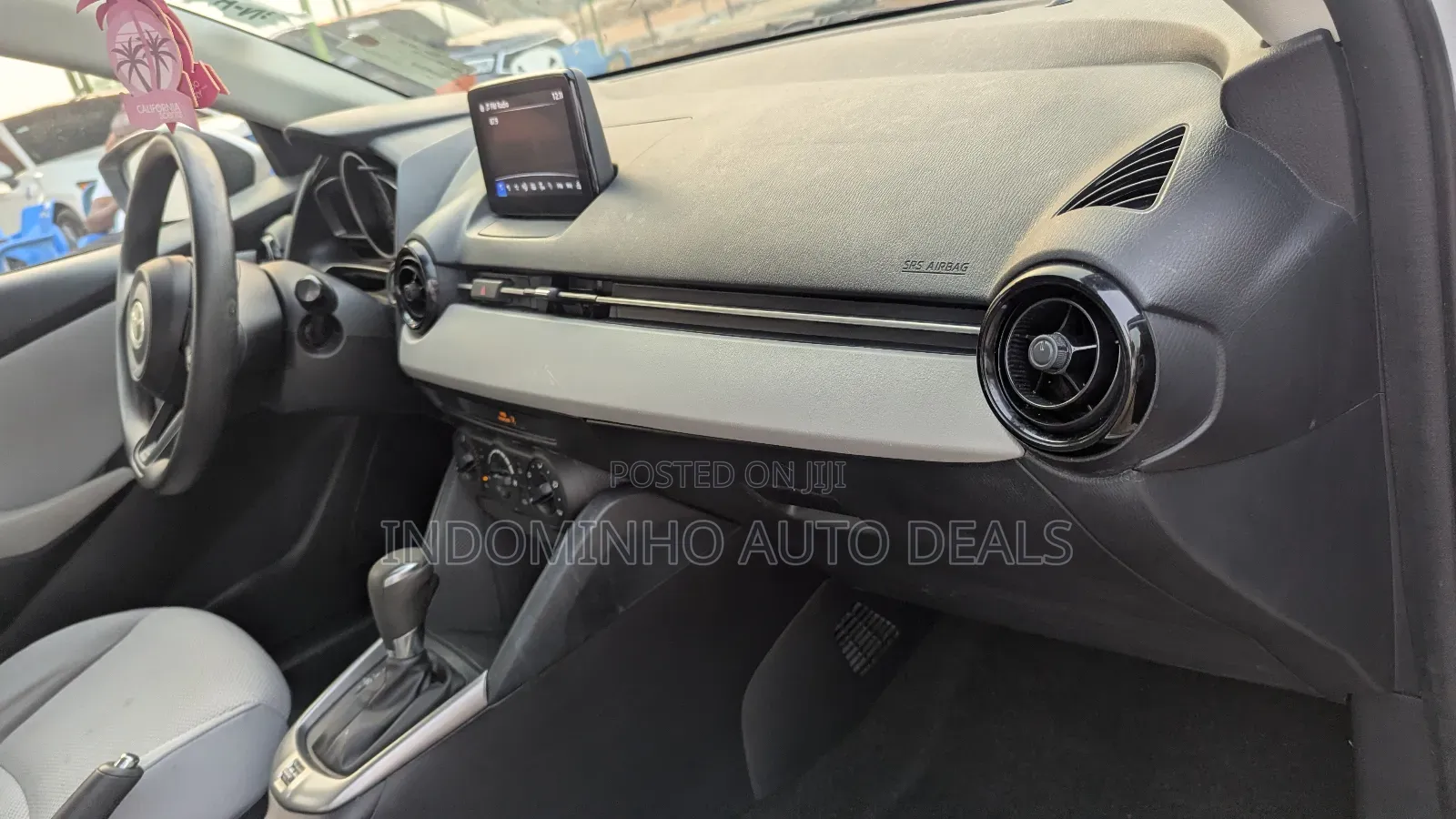 Toyota Yaris LE Sedan 4dr 2019 Silver