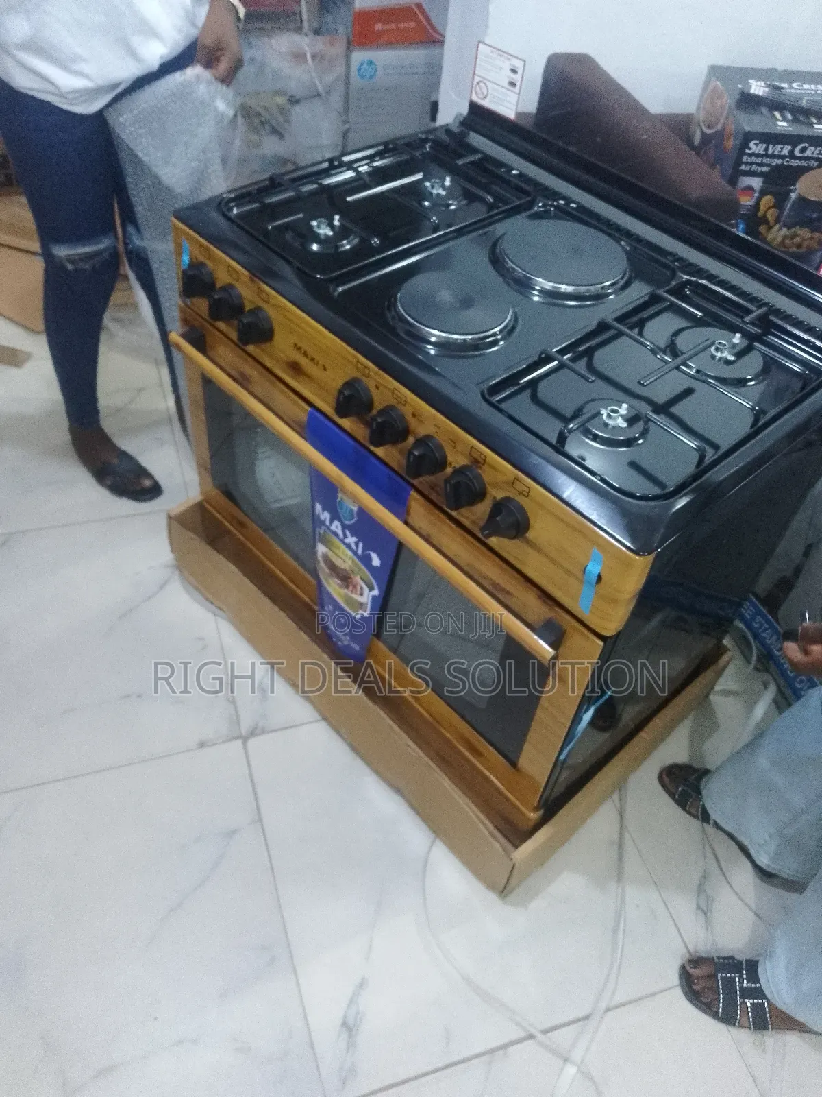 Maxi Hybrid Cooker: Gas Precision Meets Wood-Fired Flavor
