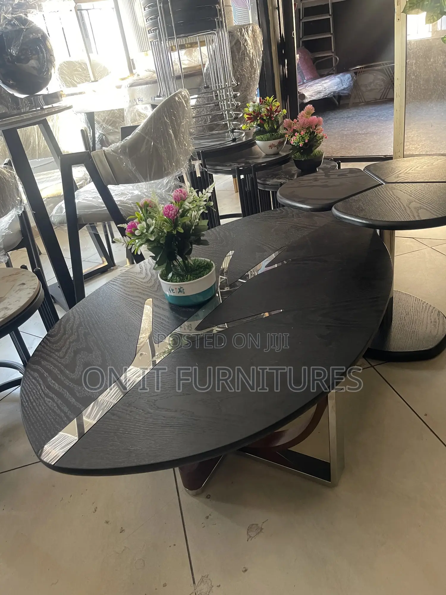 Elegant Black Nesting Coffee Table Set – Modern Floral Touch