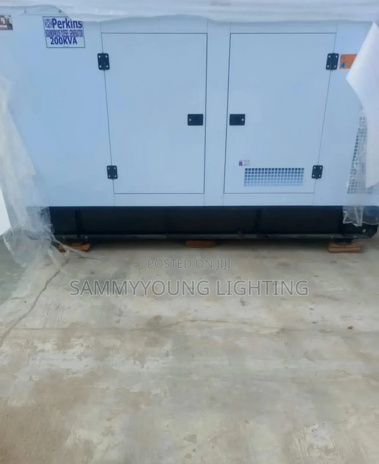 Perkins England Soundproof Diesel Generator 200kva