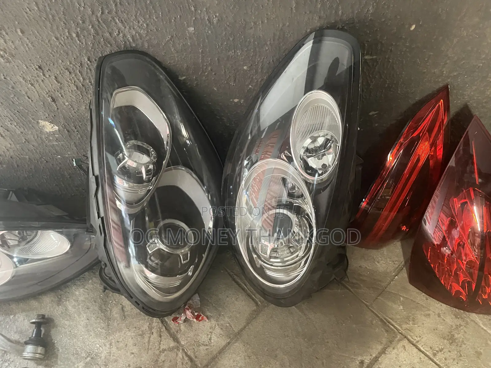Headlights Porsche Macan