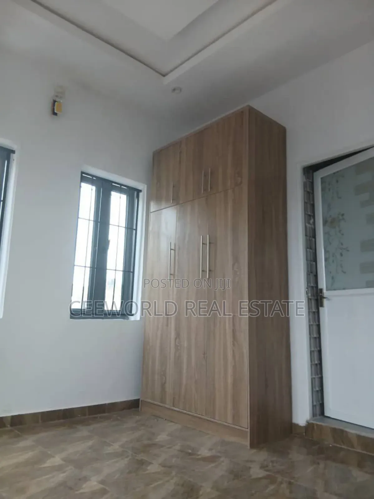 4bdrm Duplex in Main Akala Express, for sale
