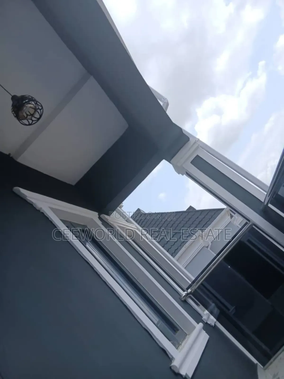 4bdrm Duplex in Main Akala Express, for sale