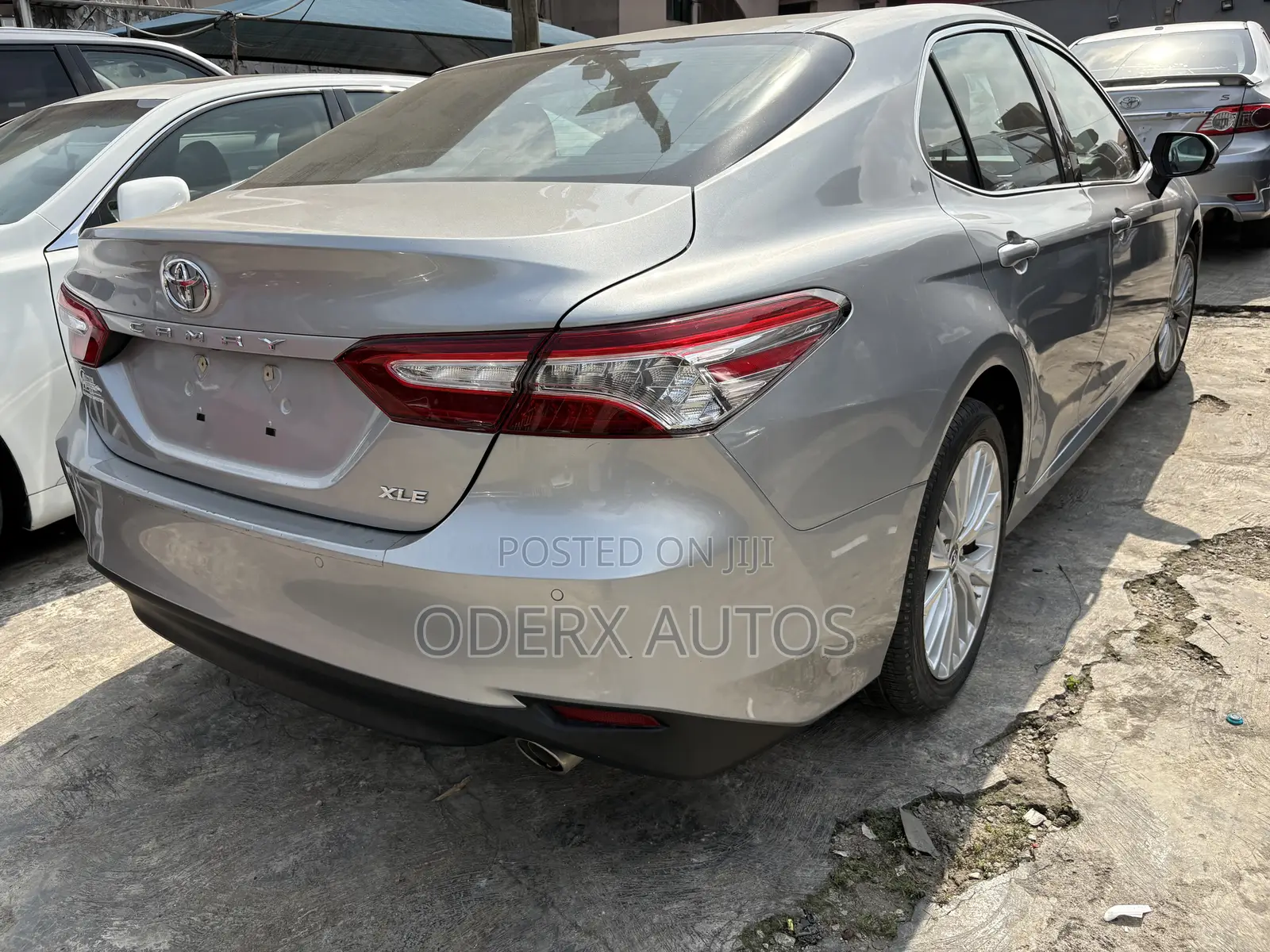 Toyota Camry XLE FWD (2.5L 4cyl 8AM) 2018 Silver