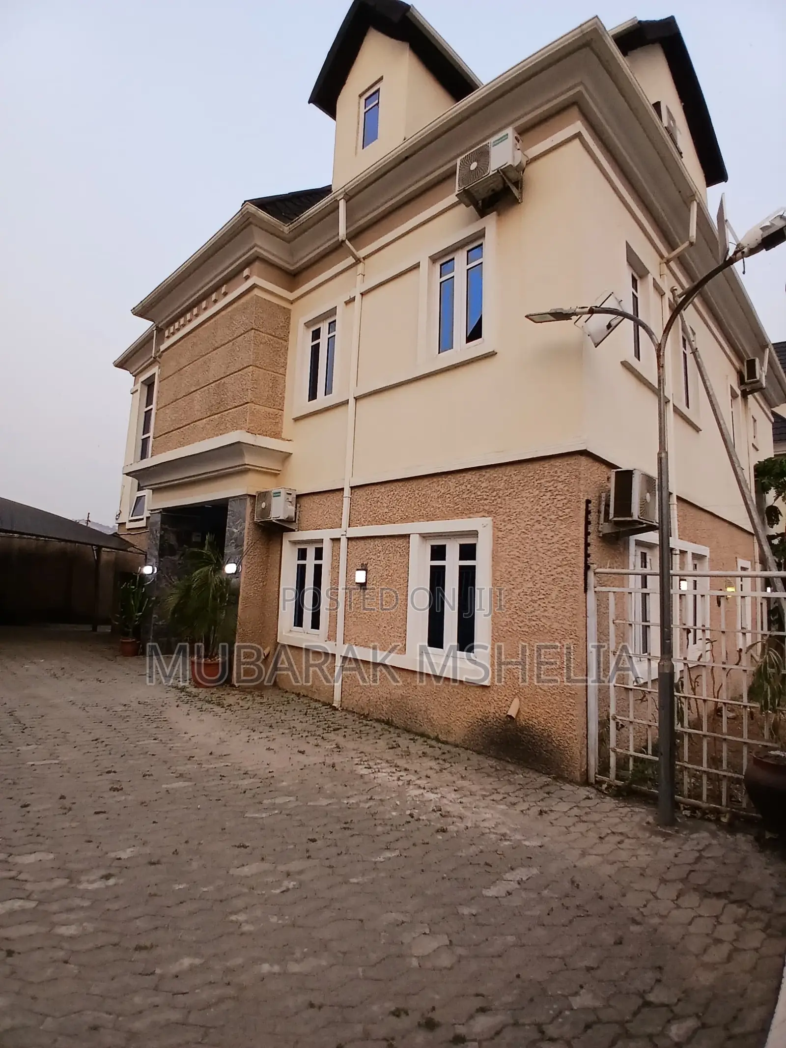 4bdrm Duplex in Gwarinpa for sale
