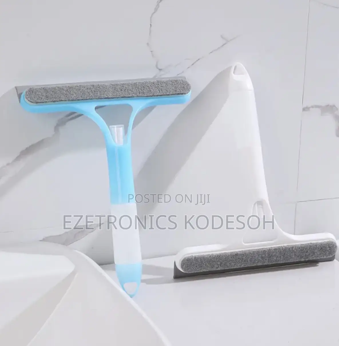 3-in-1 Mirror Scraper With Removable Microfiber