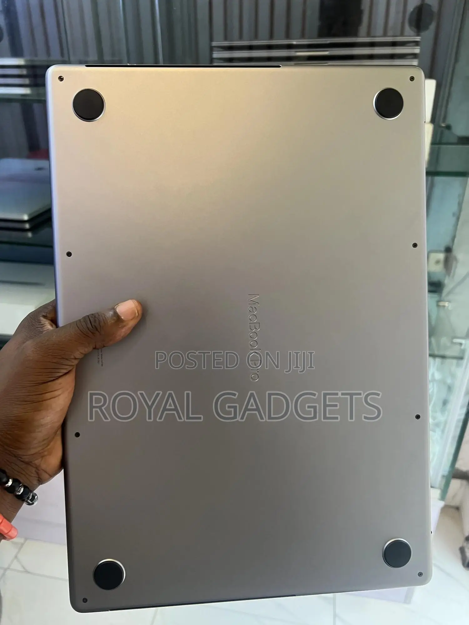 Laptop Apple MacBook Pro 2021 M1 16GB Apple M1 Pro SSD 500GB