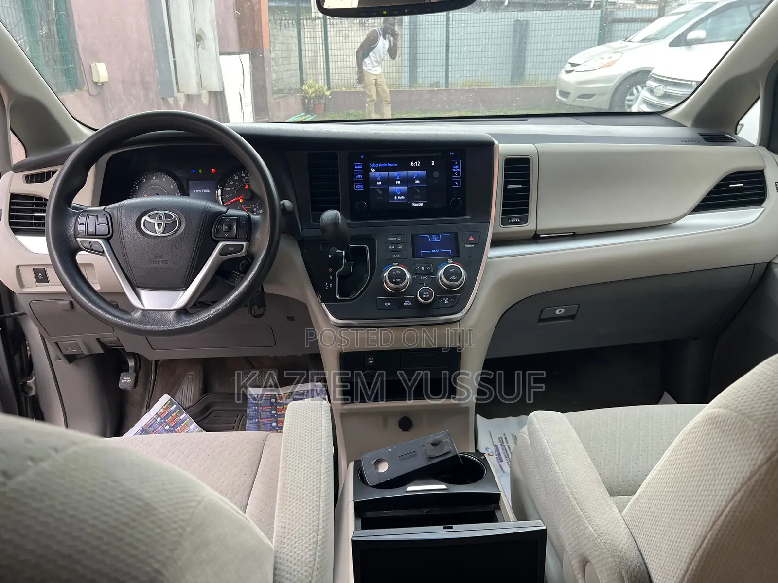 Toyota Sienna LE 8 Passenger (3.5L 6cyl 6A) 2016 Gold