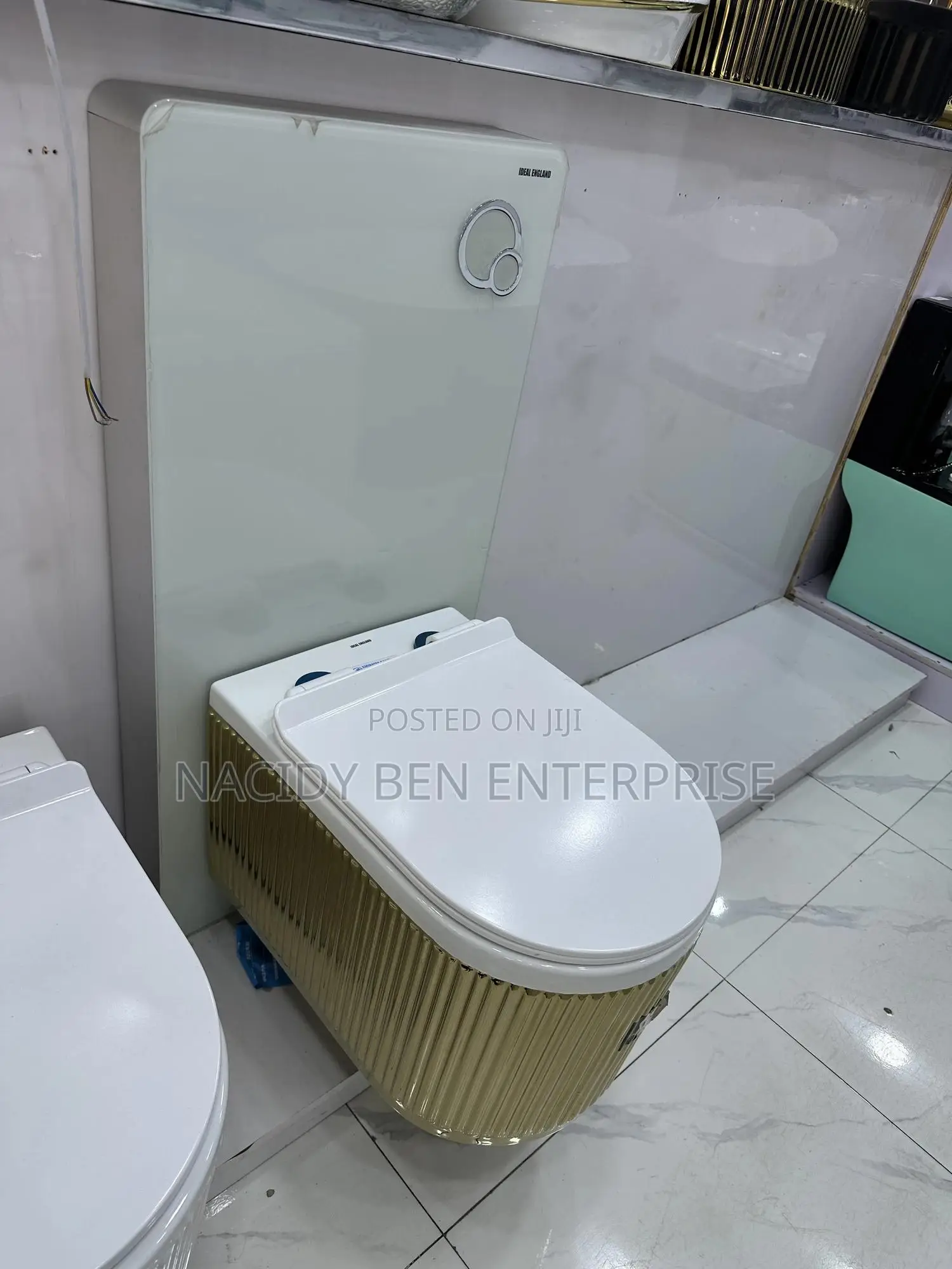 Conceal Wc With Glass Tank ( Luxury)