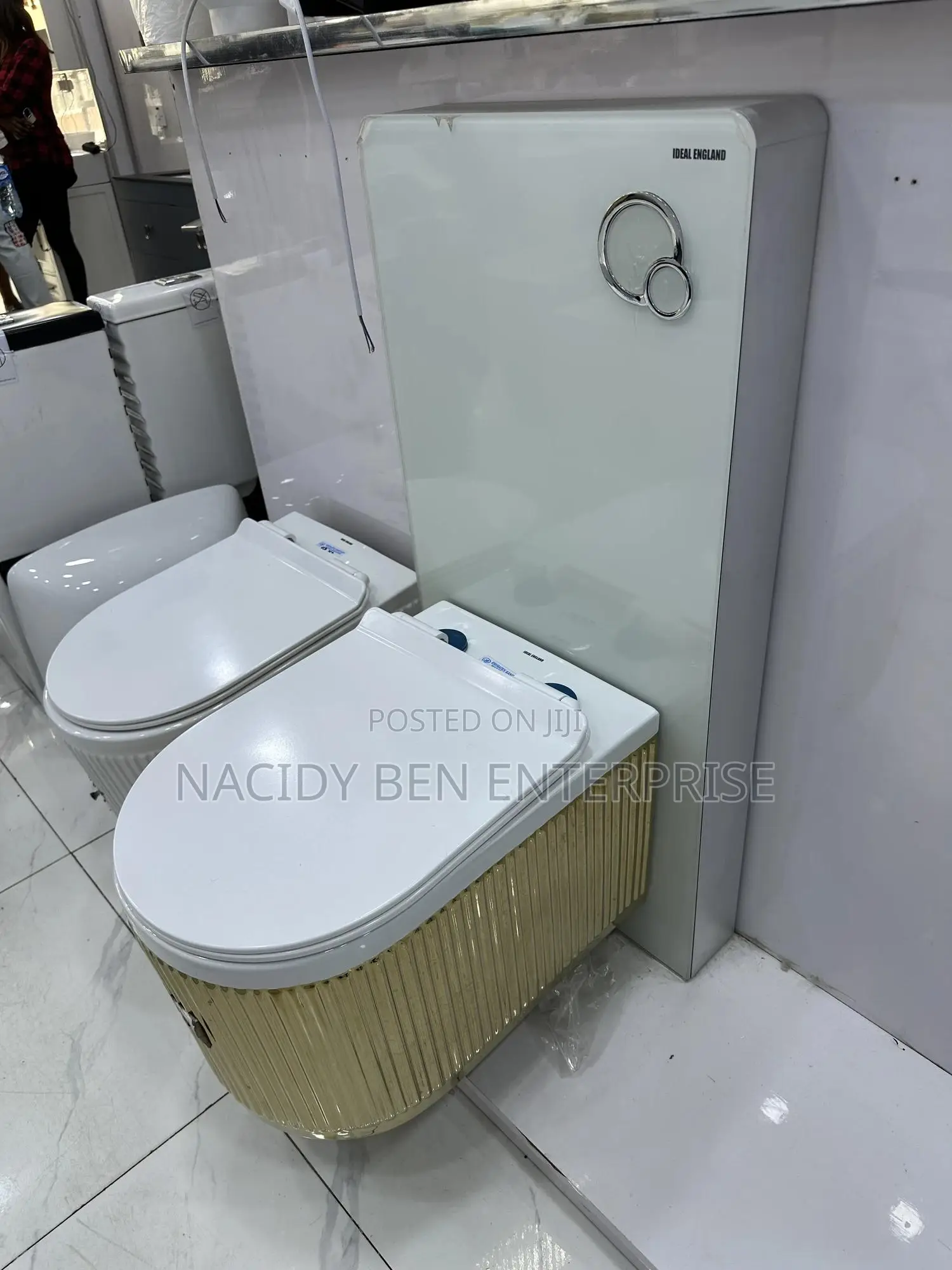 Conceal Wc With Glass Tank ( Luxury)