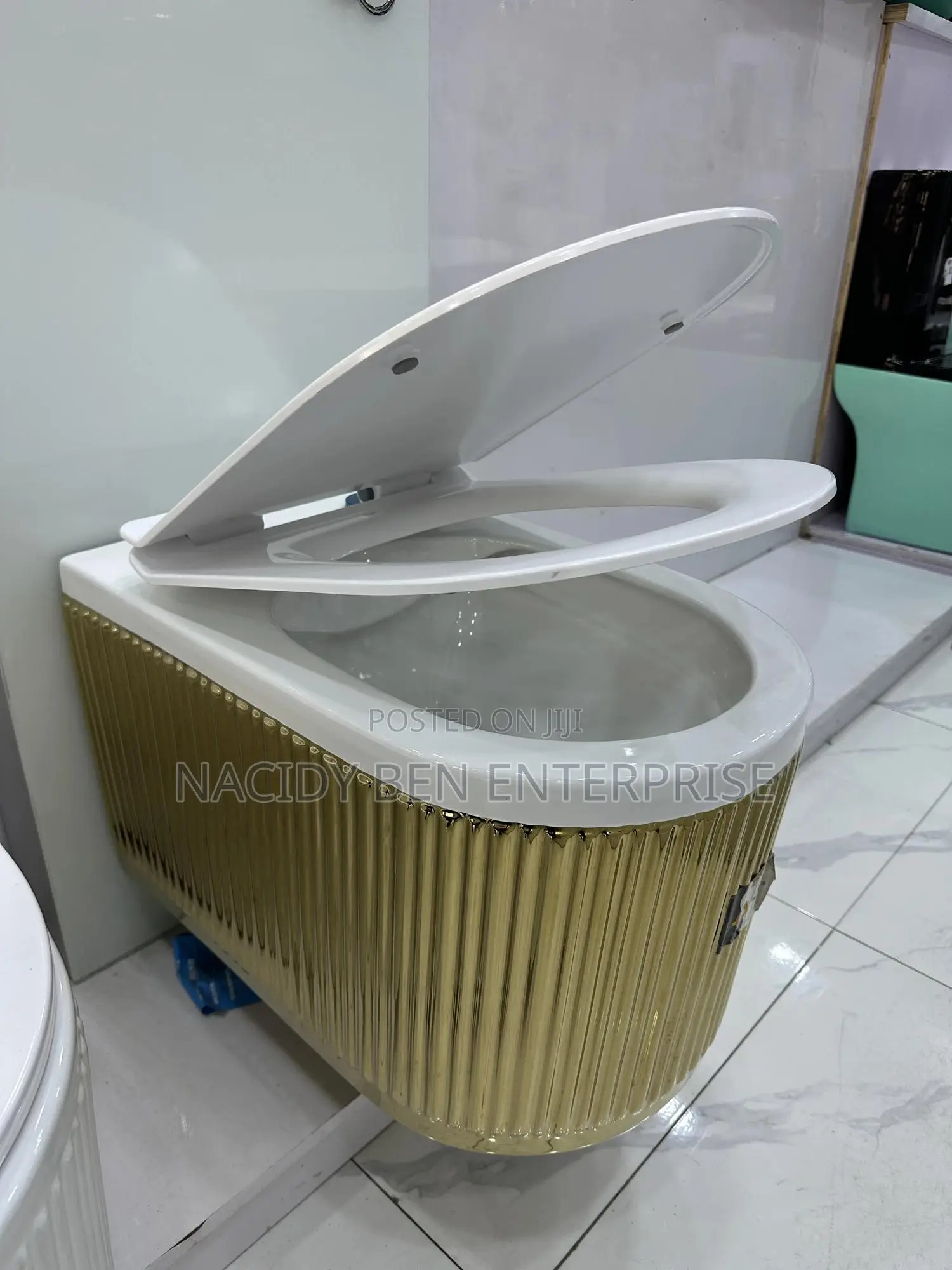 Conceal Wc With Glass Tank ( Luxury)