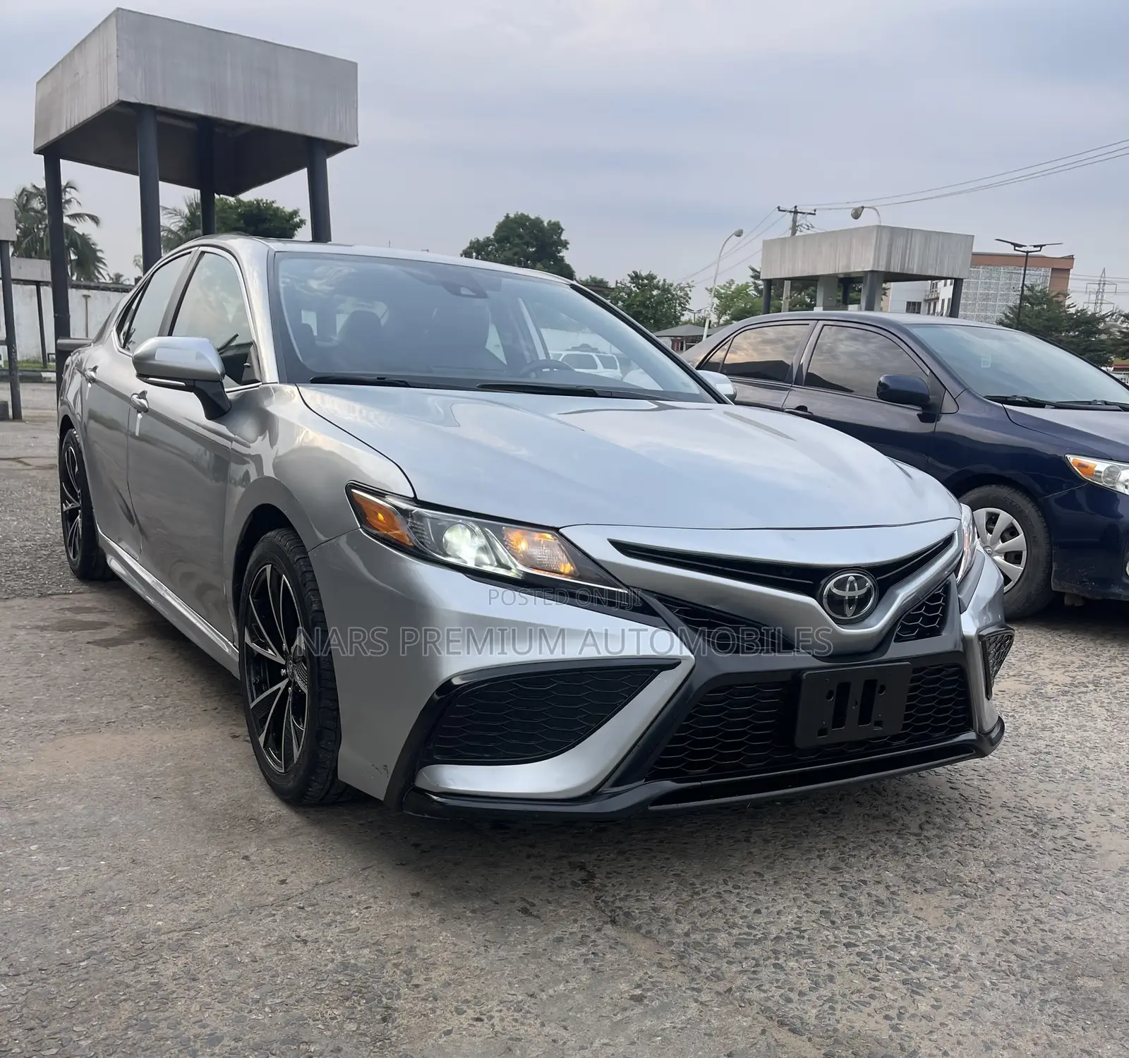 Toyota Camry SE 2021 Silver