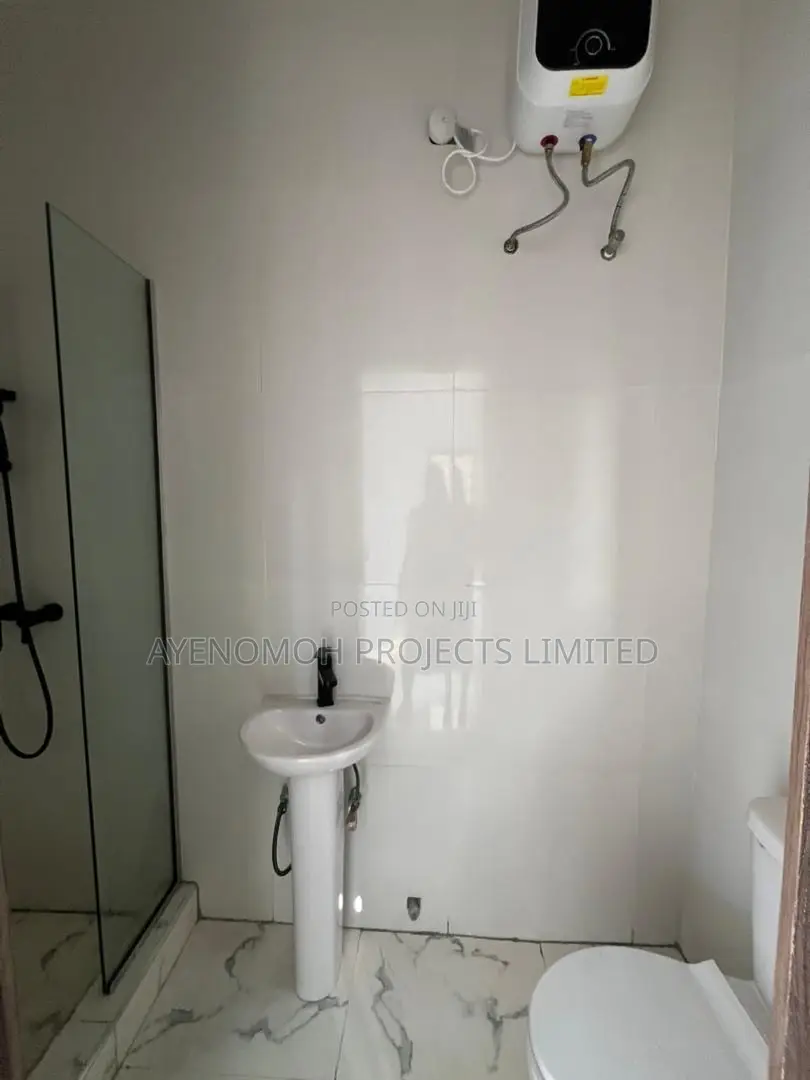 4bdrm Duplex in Ikota Gra for sale