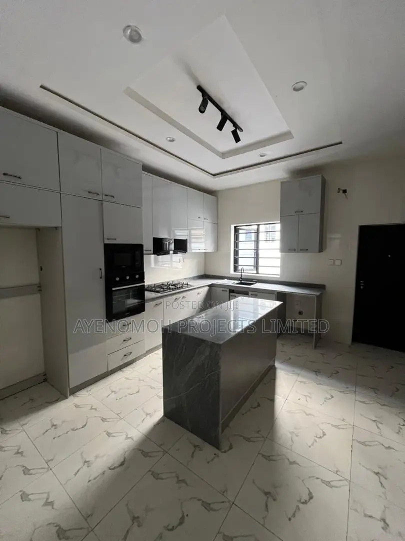 4bdrm Duplex in Ikota Gra for sale