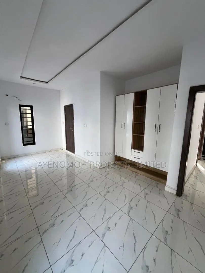 4bdrm Duplex in Ikota Gra for sale