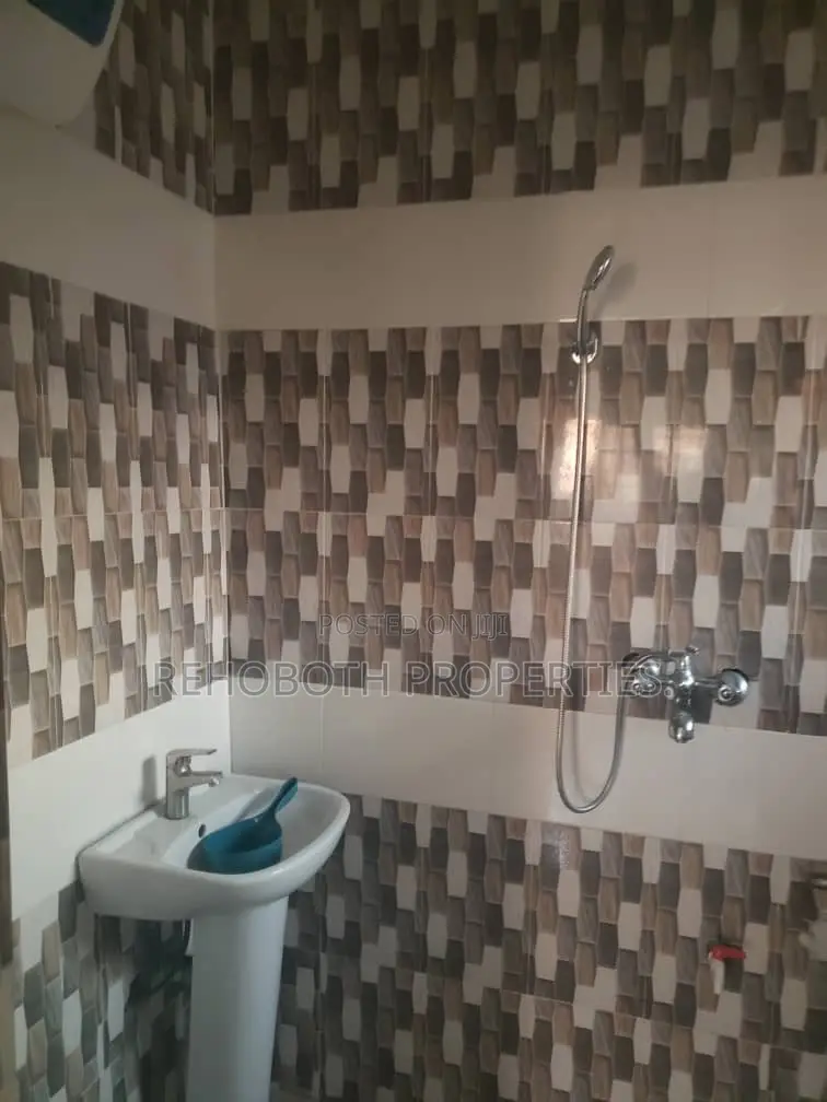 3bdrm Bungalow in Abeese, Akala Express for rent