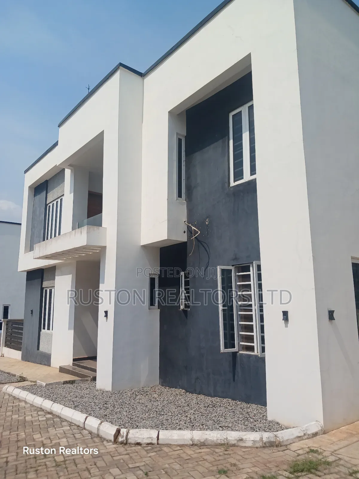 4bdrm Duplex in Akobo for sale