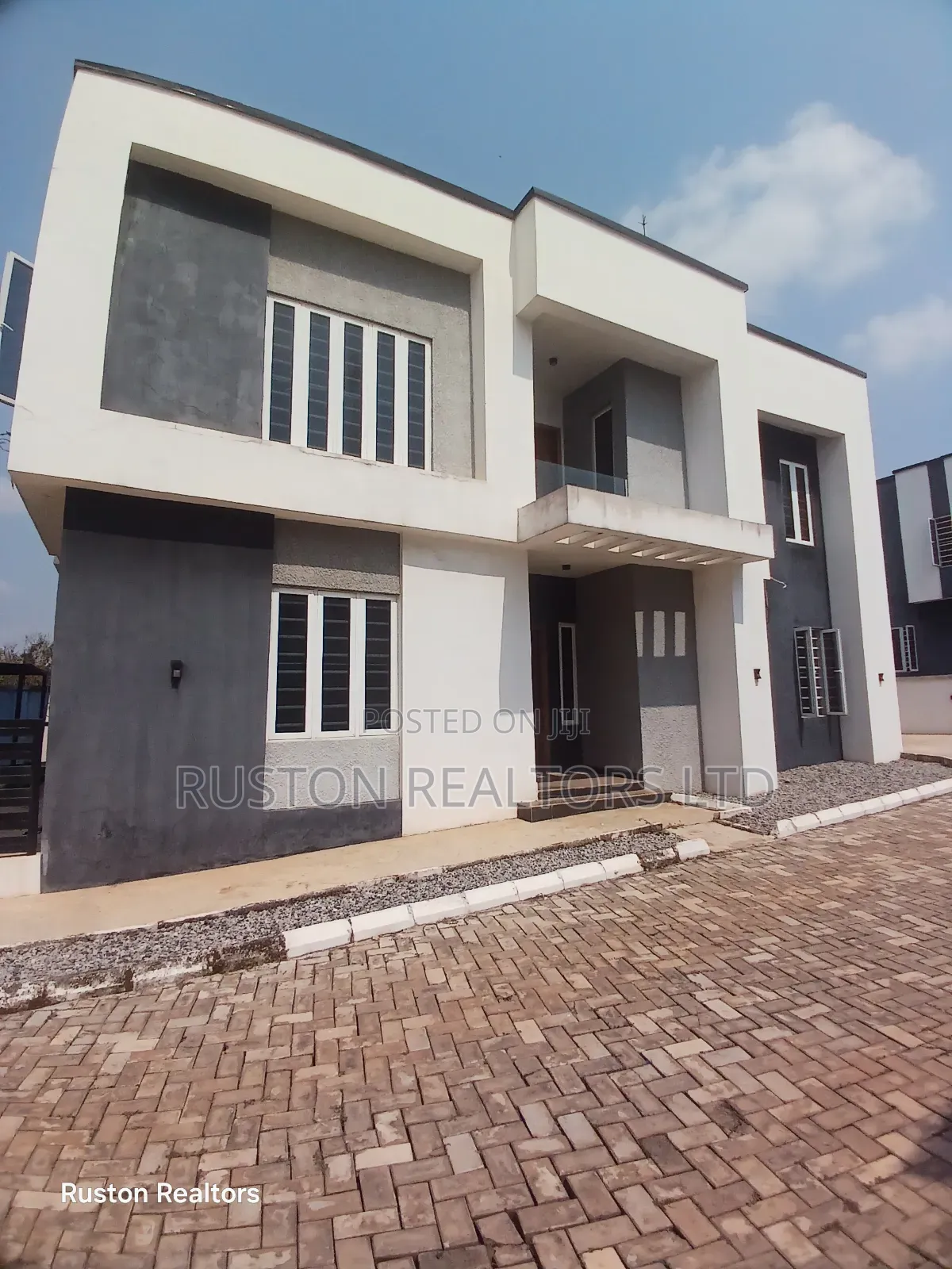 4bdrm Duplex in Akobo for sale