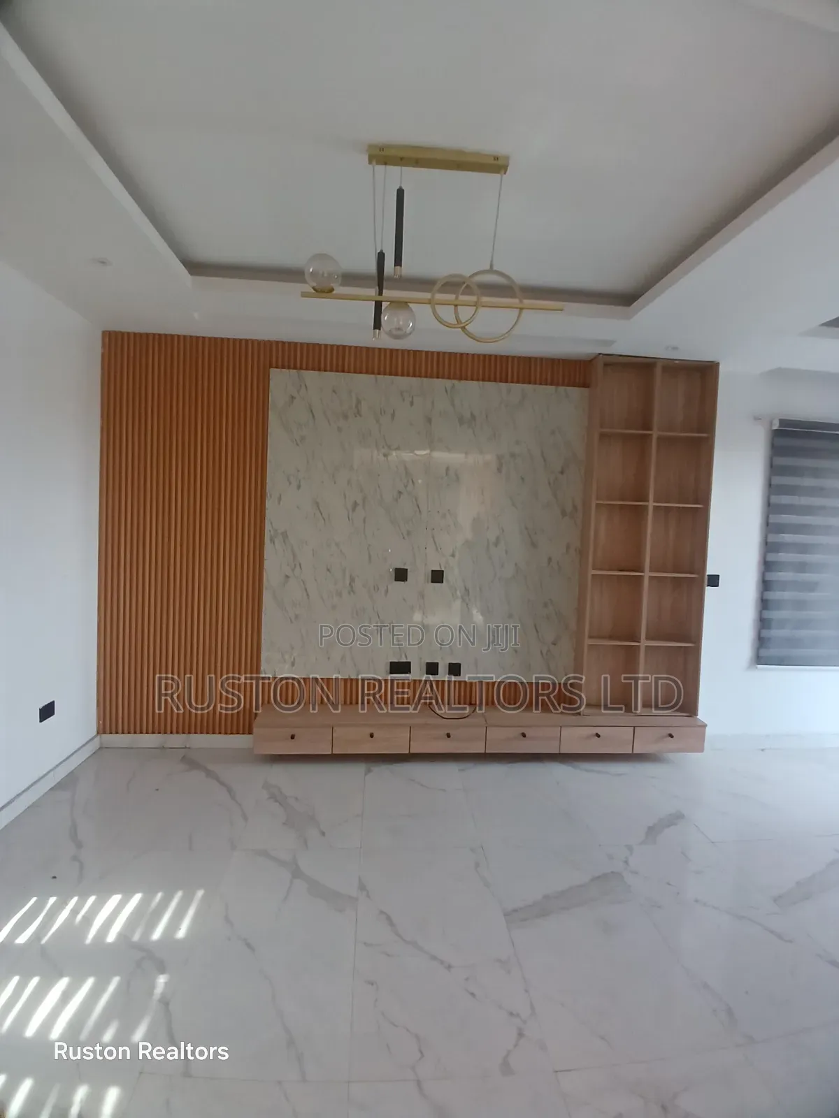 4bdrm Duplex in Akobo for sale
