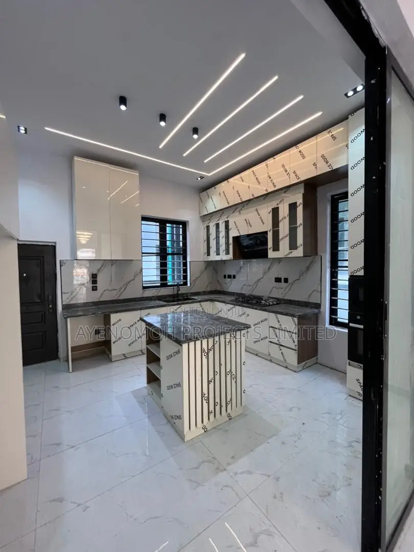 5bdrm Duplex in Ikota Gra for sale
