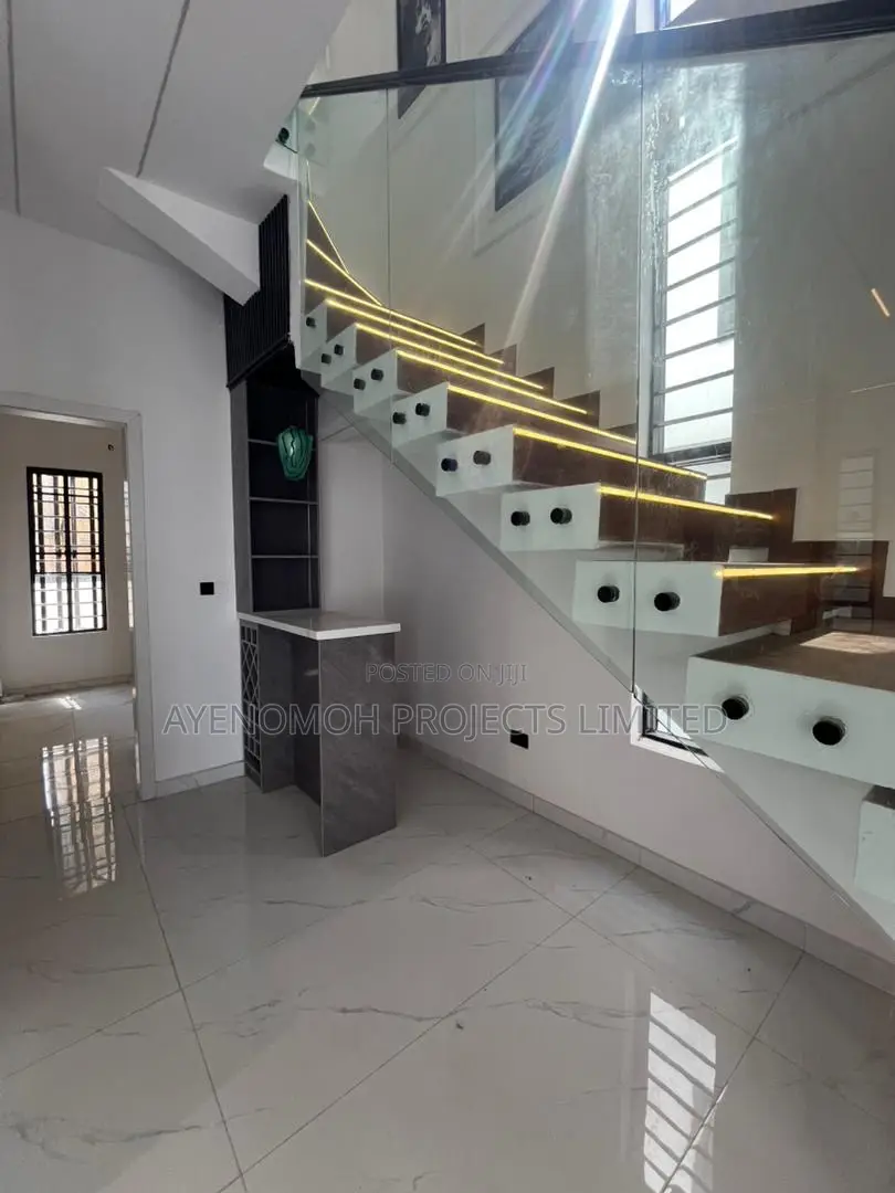 5bdrm Duplex in Ikota Gra for sale