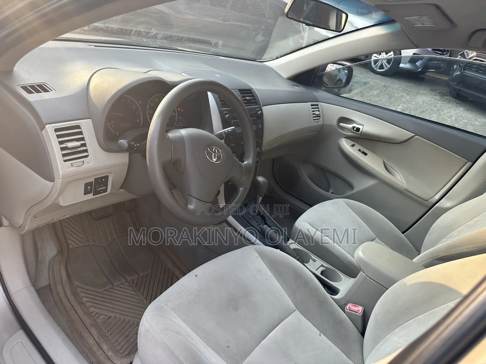 Toyota Corolla LE 4dr Sedan (1.8L 4cyl 4A) 2010 Gold