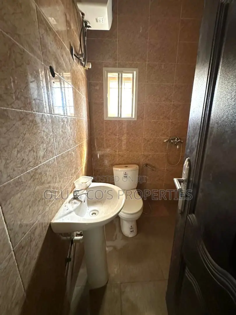 2bdrm Block of Flats in Paradise 1, Life Camp for rent