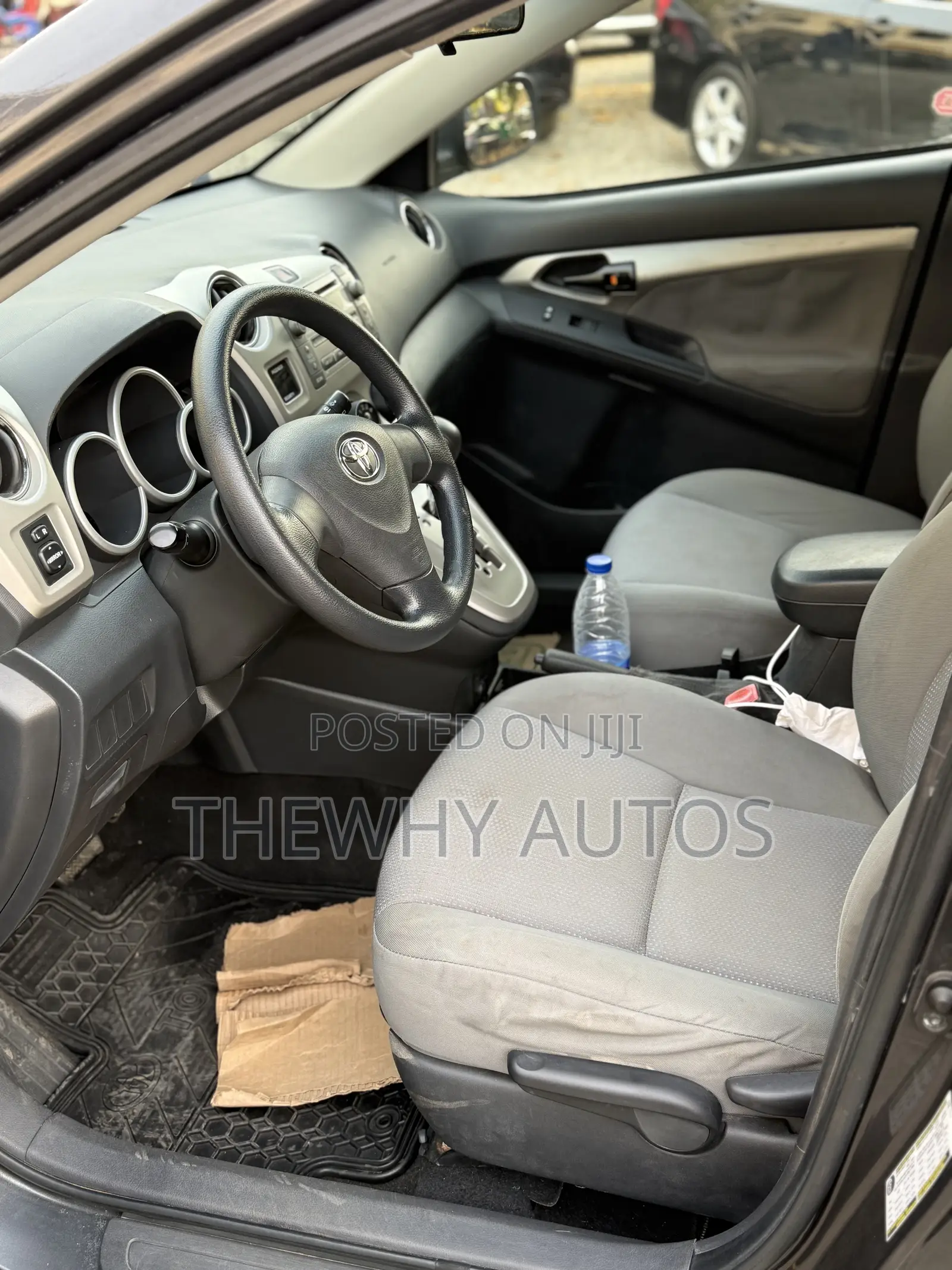 Toyota Matrix Hatchback FWD (1.8L 4cyl 5M) 2009 Gray