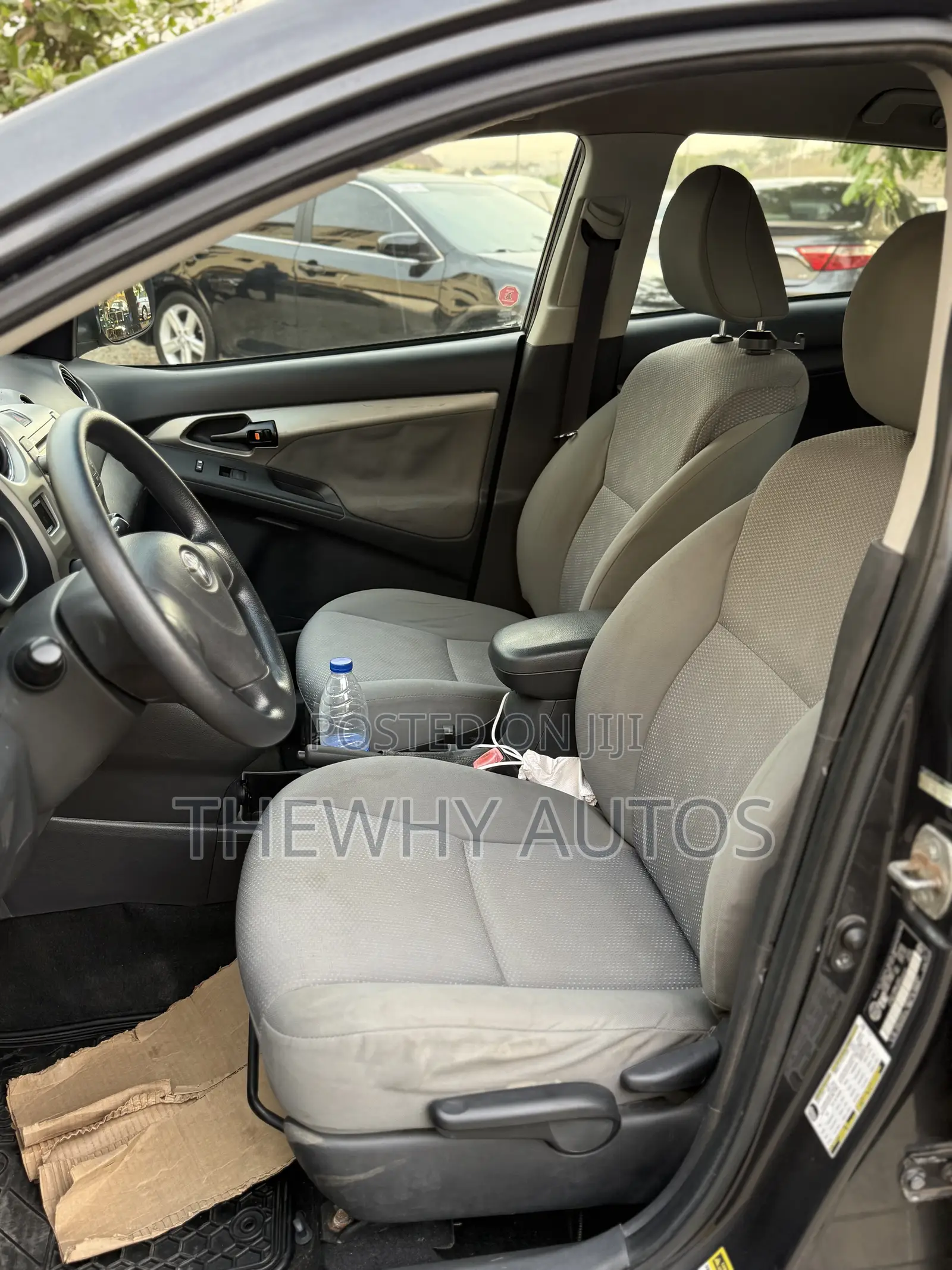Toyota Matrix Hatchback FWD (1.8L 4cyl 5M) 2009 Gray