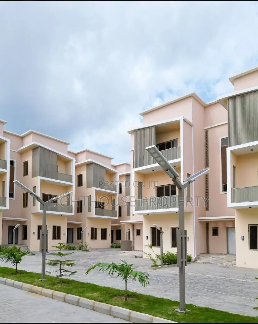 4bdrm Duplex in Dawaki Tarred Road for sale
