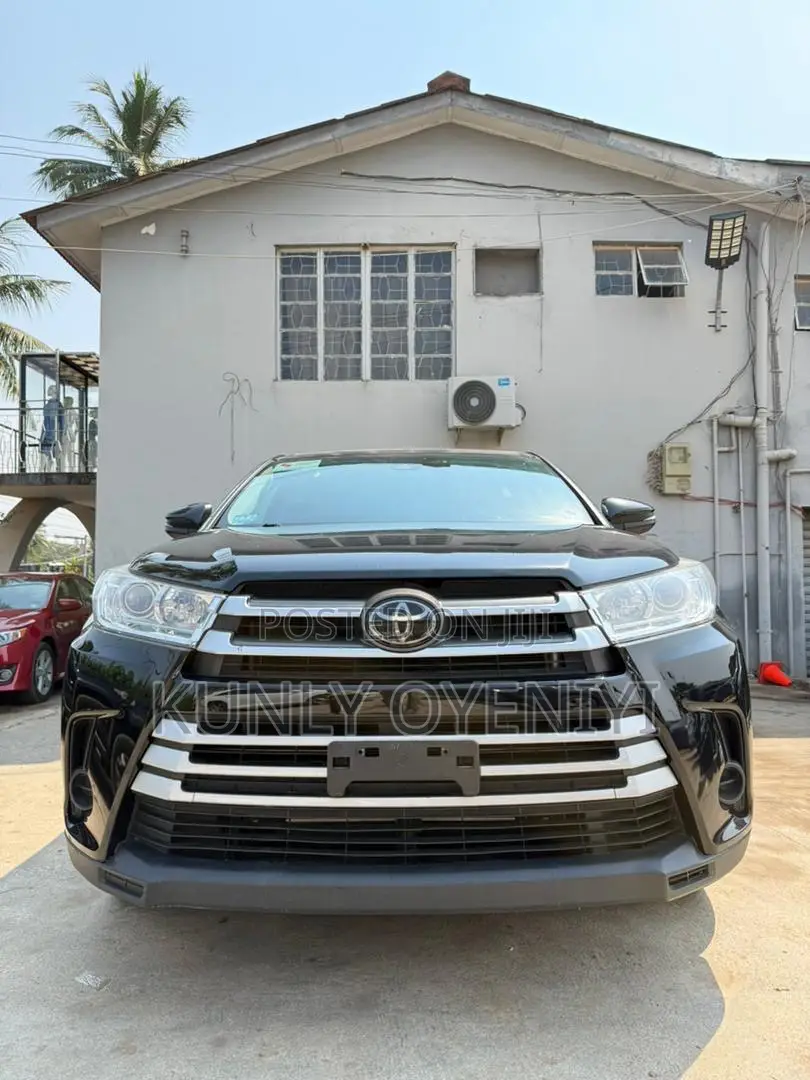 Toyota Highlander LE 4x4 V6 (3.5L 6cyl 8A) 2018 Black
