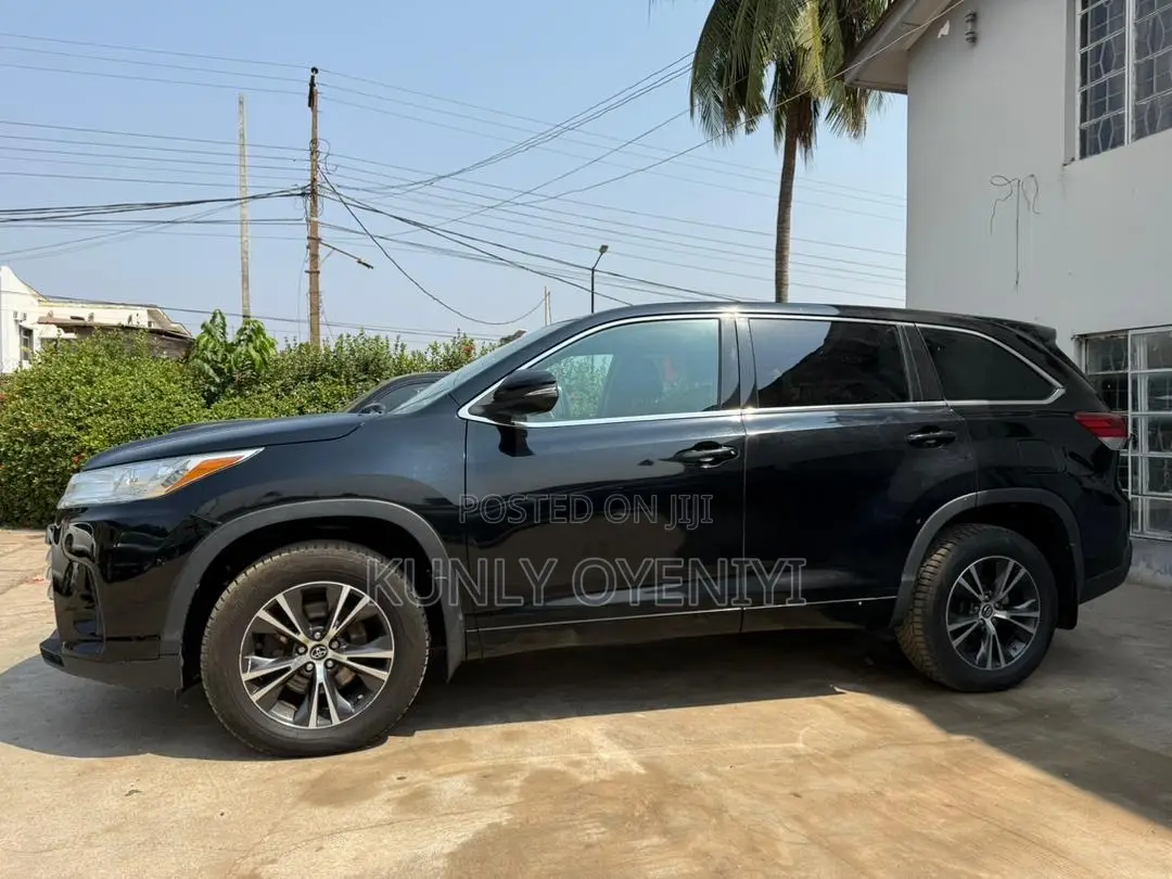 Toyota Highlander LE 4x4 V6 (3.5L 6cyl 8A) 2018 Black